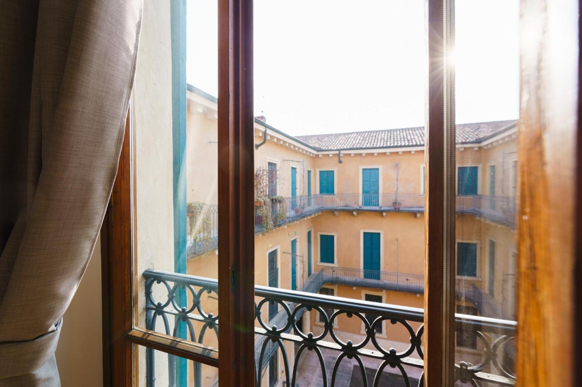 Residenza Cattaneo Apartment Verona Bagian luar foto